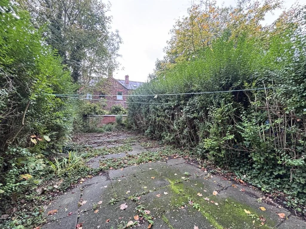 5 bedroom house for rent