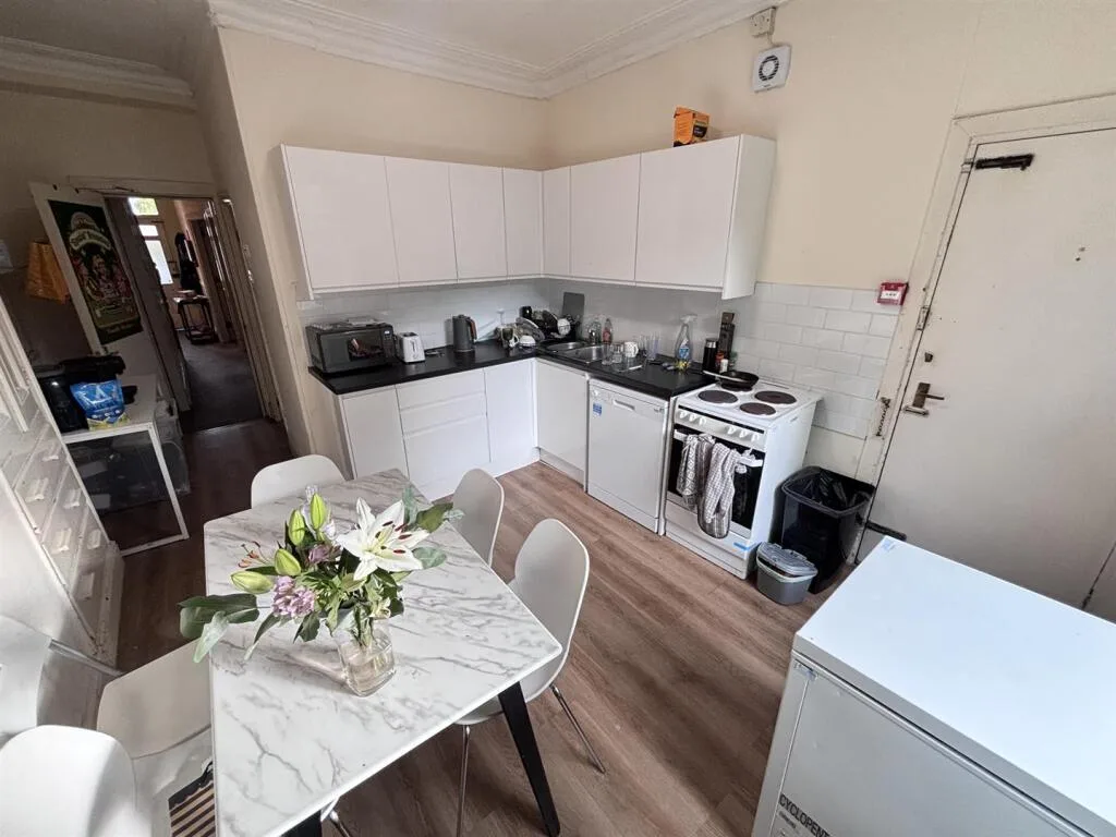 5 bedroom house for rent
