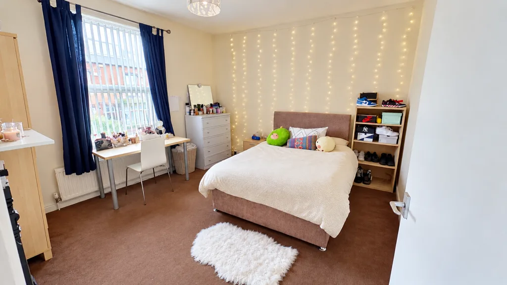 5 bedroom terraced house for rent