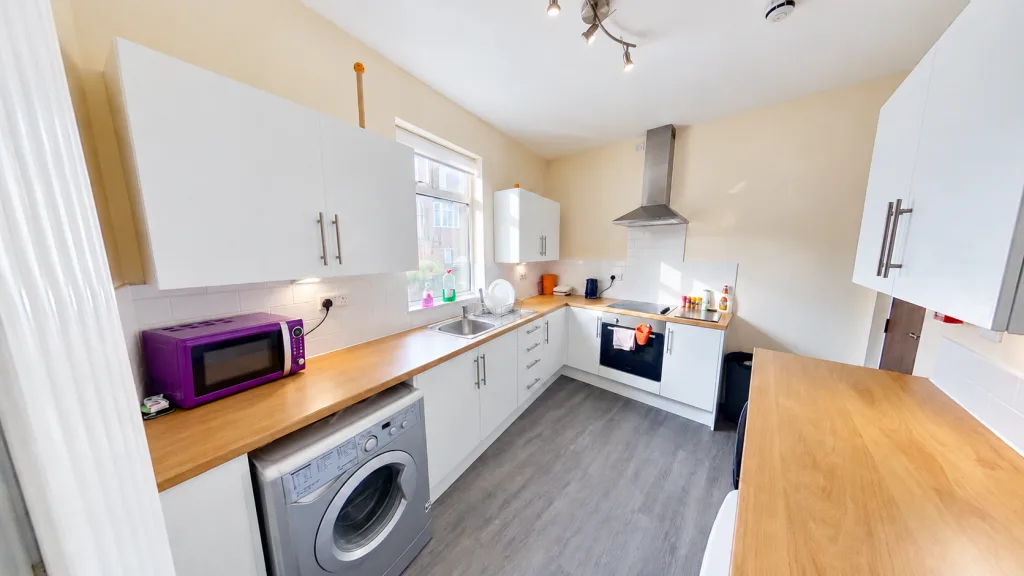 5 bedroom terraced house for rent