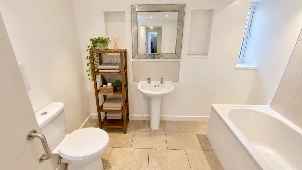 5 bedroom terraced house for rent