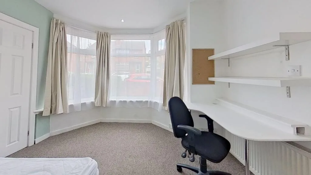 4 bedroom semi-detached house for rent