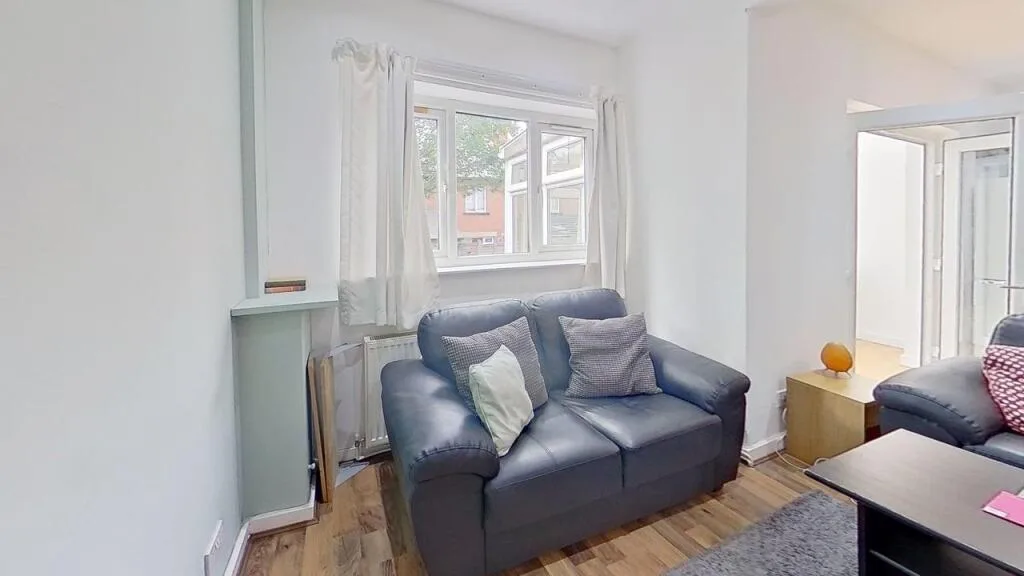 4 bedroom semi-detached house for rent
