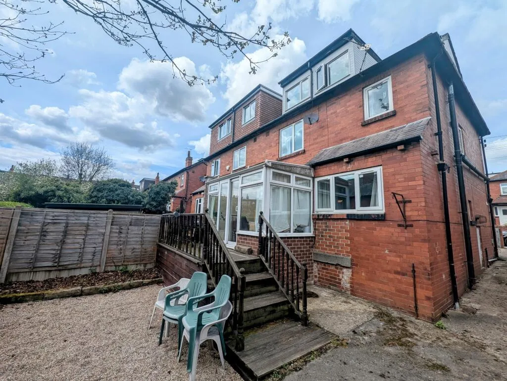 4 bedroom semi-detached house for rent