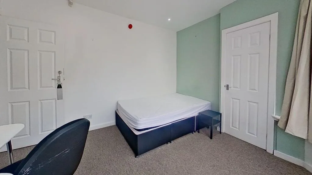 4 bedroom semi-detached house for rent