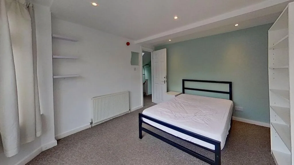 4 bedroom semi-detached house for rent