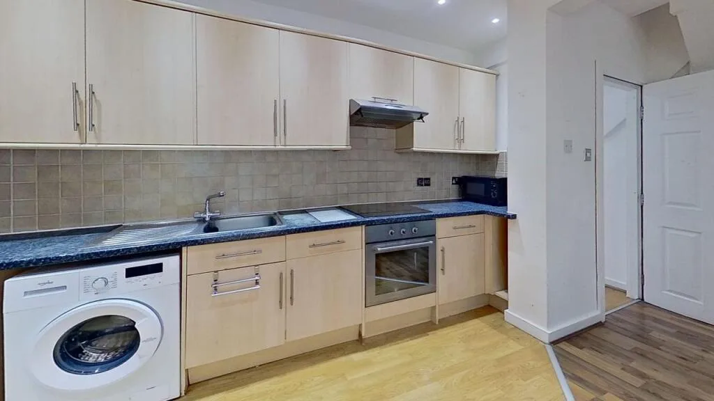 4 bedroom semi-detached house for rent
