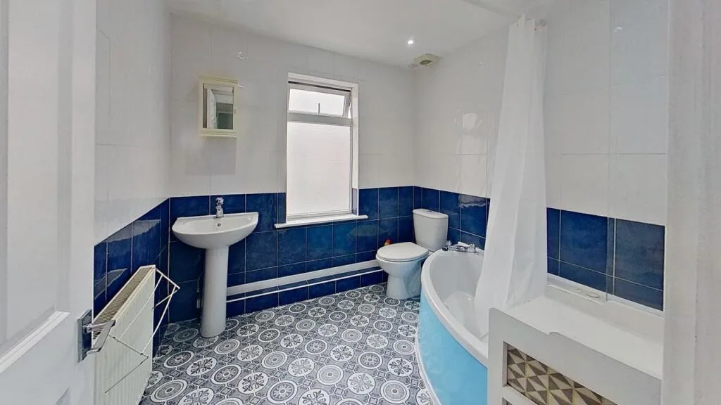 4 bedroom semi-detached house for rent