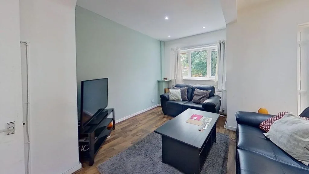 4 bedroom semi-detached house for rent