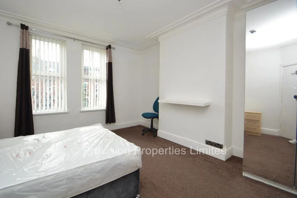 5 bedroom terraced house for rent