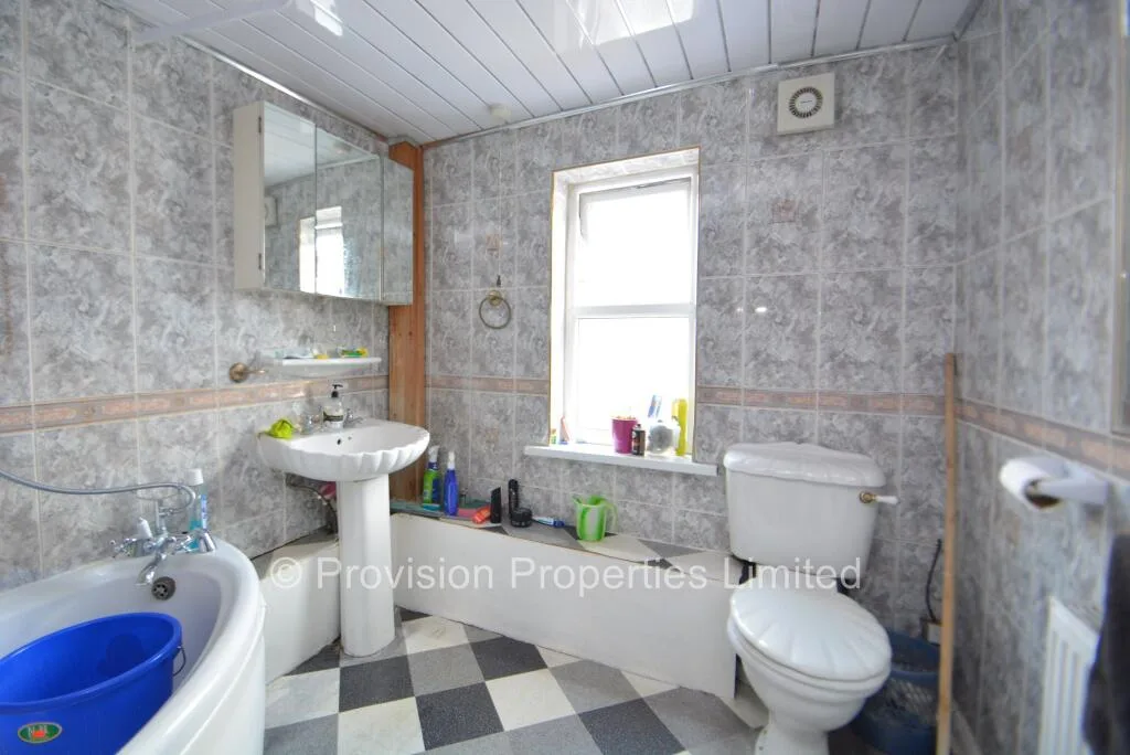 5 bedroom terraced house for rent