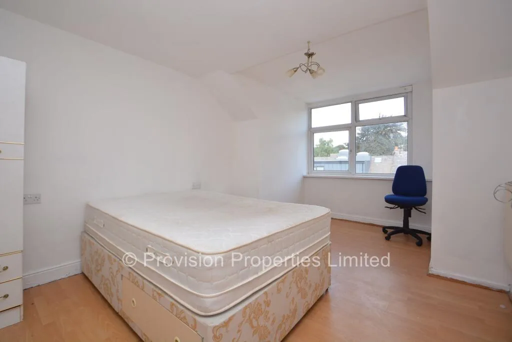 5 bedroom terraced house for rent