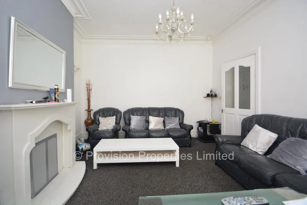 5 bedroom terraced house for rent