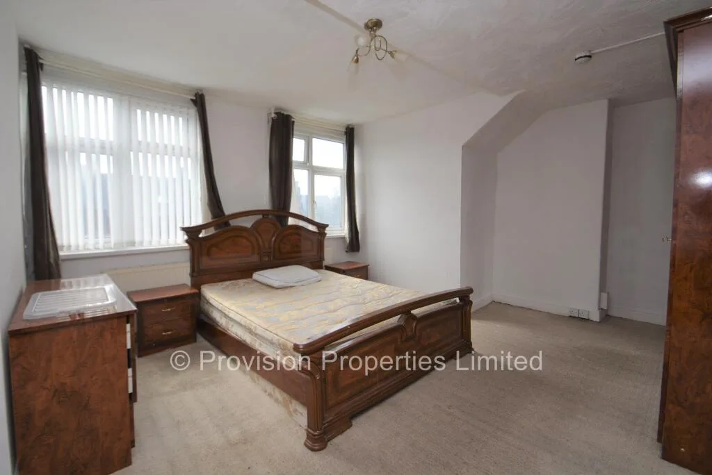 5 bedroom terraced house for rent