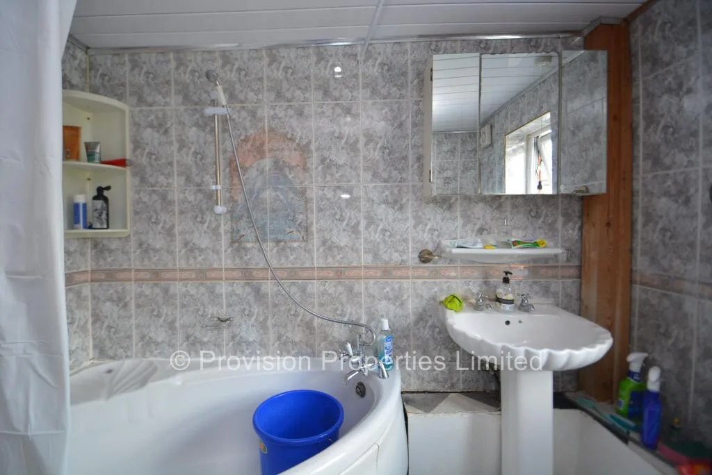 5 bedroom terraced house for rent