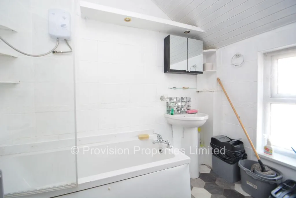 5 bedroom terraced house for rent