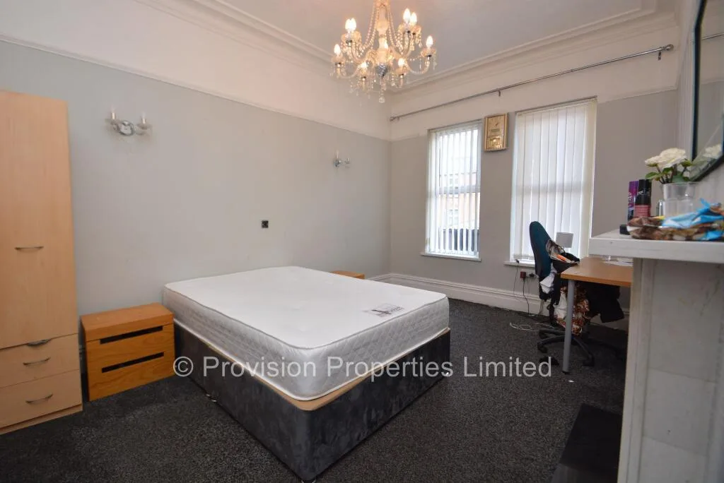 5 bedroom terraced house for rent