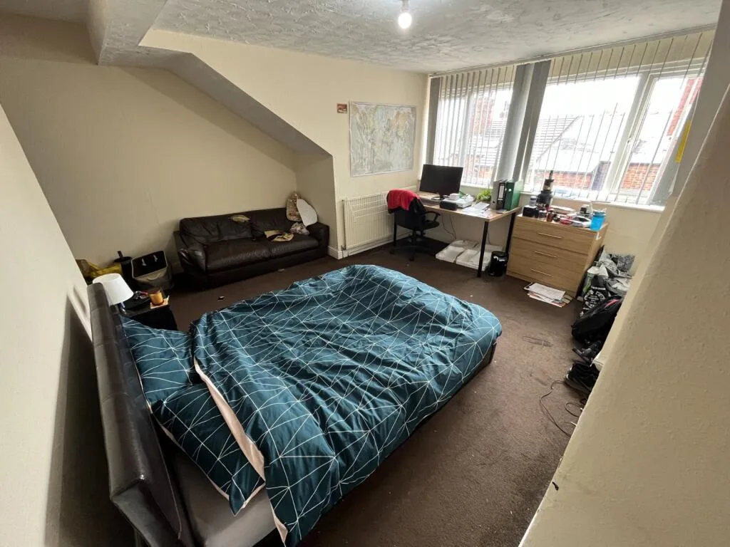 6 bedroom terraced house for rent