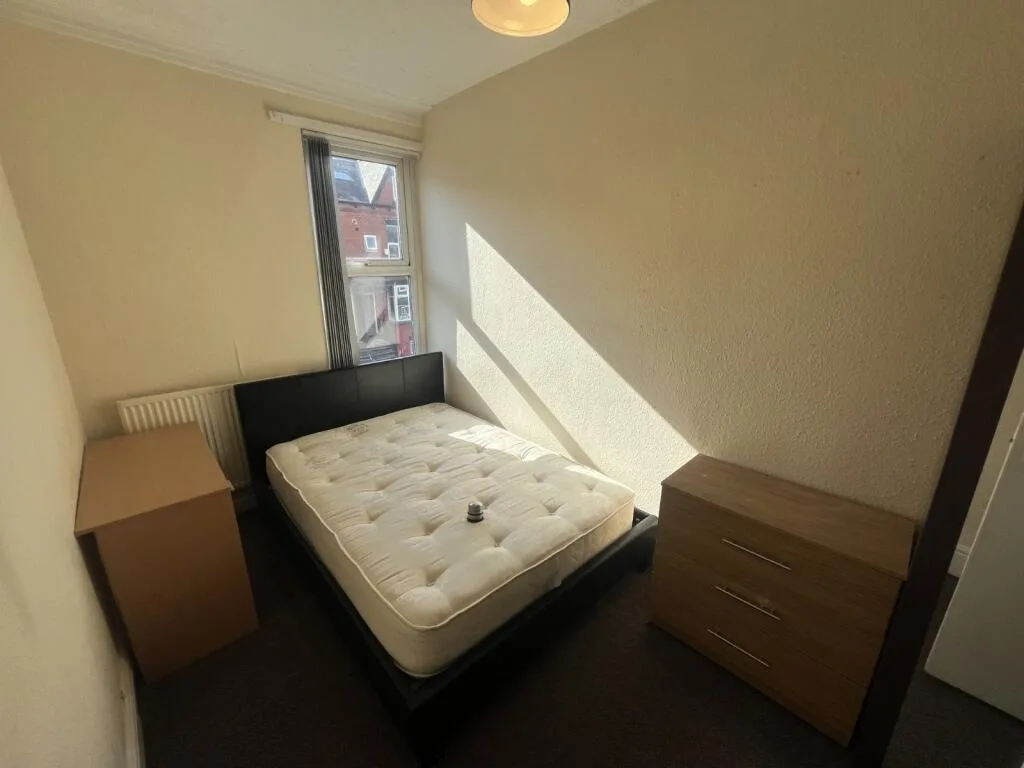 6 bedroom terraced house for rent