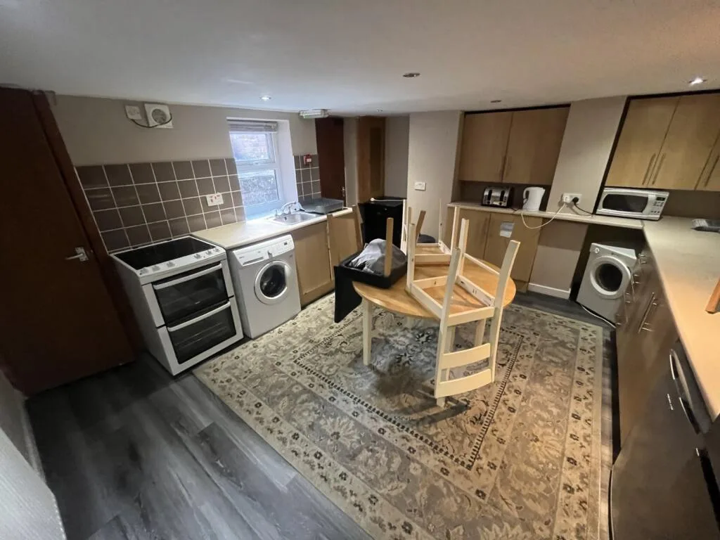 6 bedroom terraced house for rent