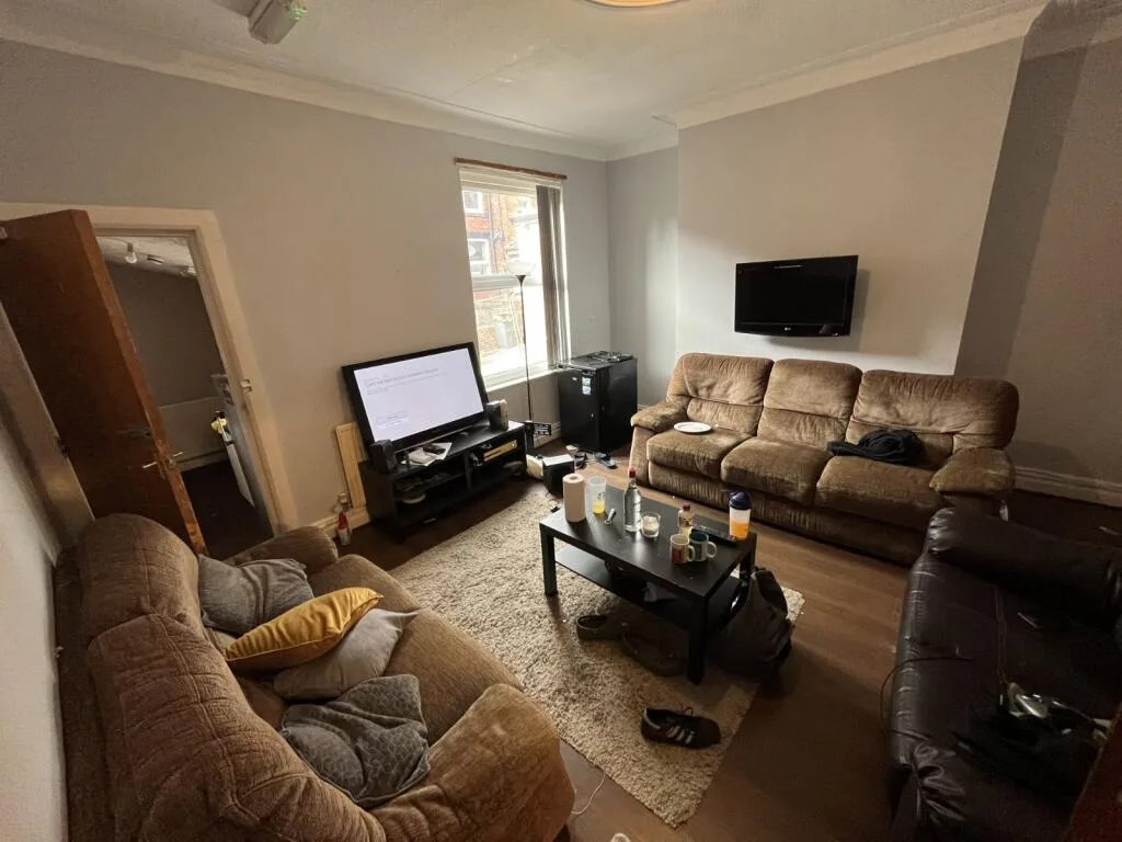 6 bedroom terraced house for rent
