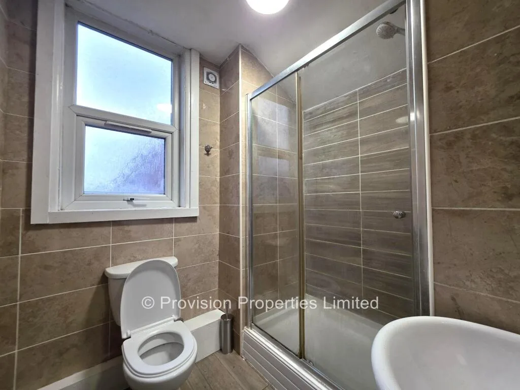 6 bedroom terraced house for rent