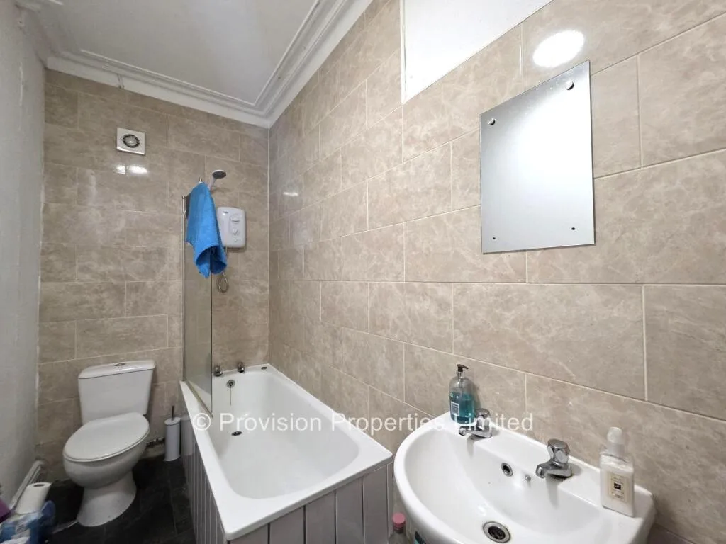 6 bedroom terraced house for rent