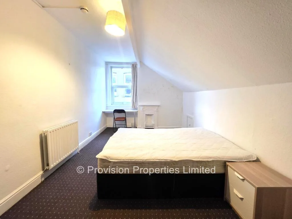 6 bedroom terraced house for rent