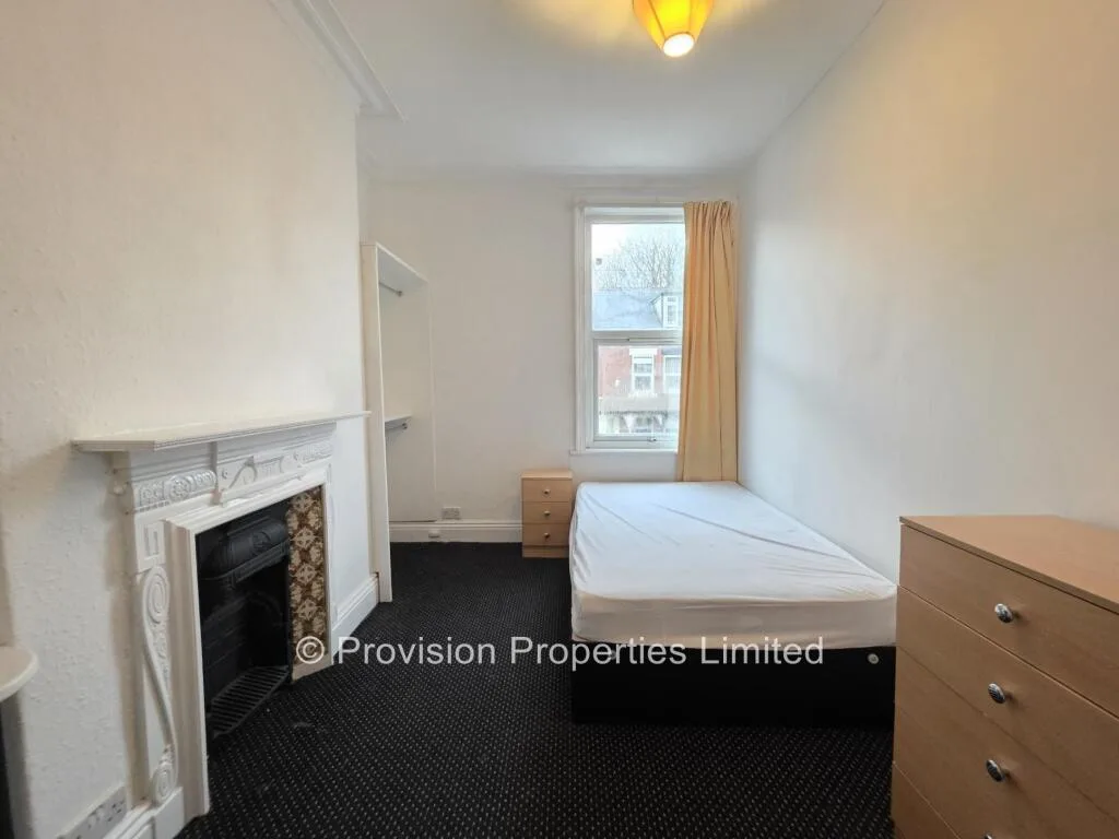 6 bedroom terraced house for rent