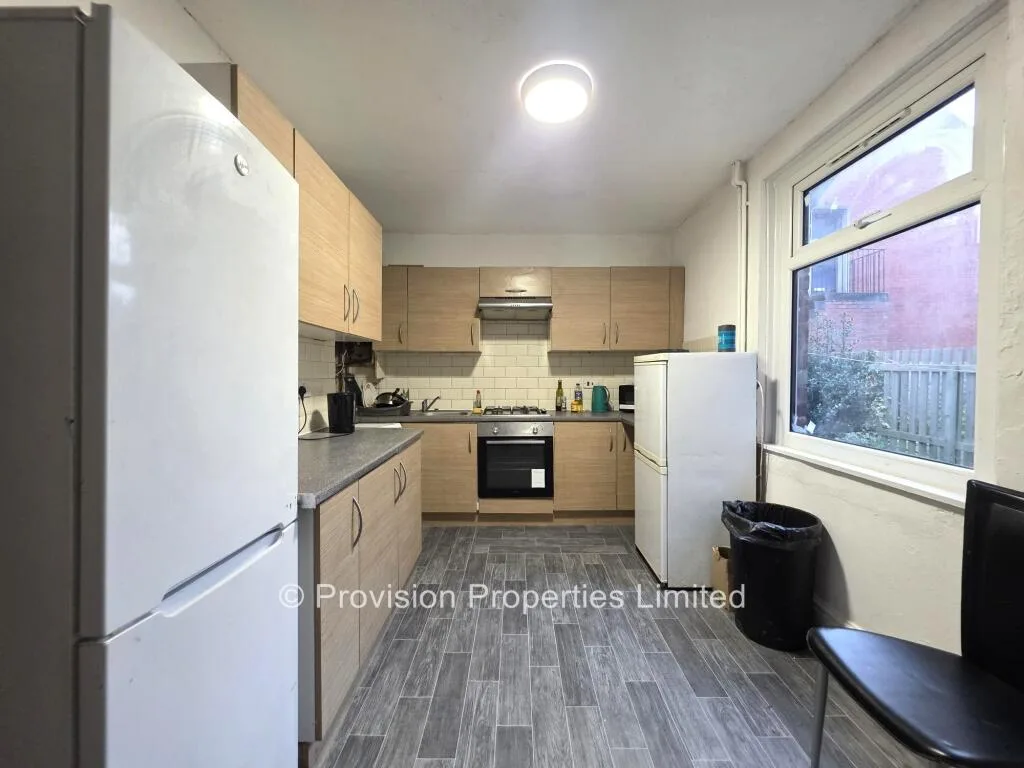 6 bedroom terraced house for rent
