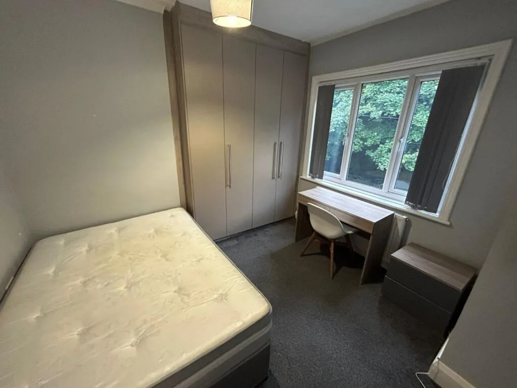 6 bedroom terraced house for rent