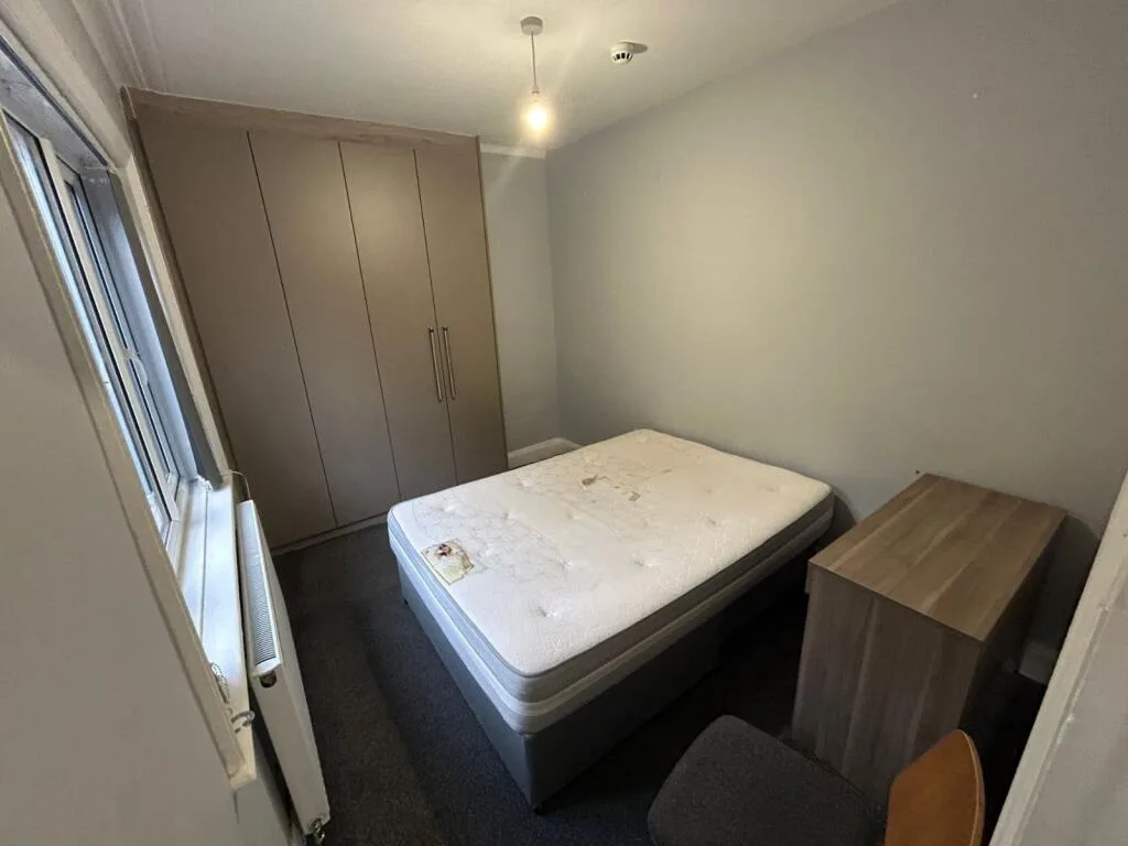 6 bedroom terraced house for rent