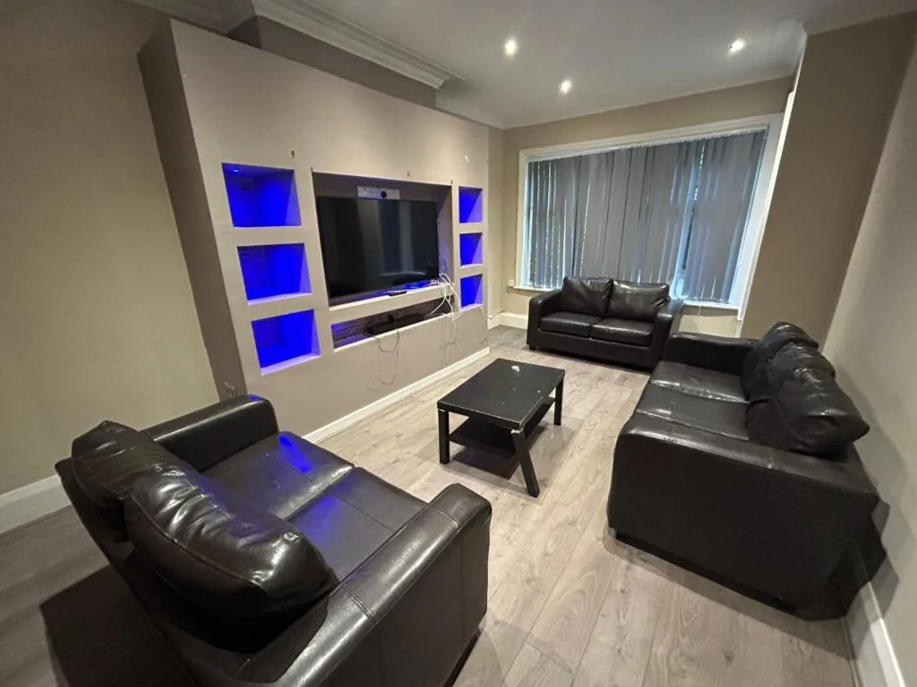 6 bedroom terraced house for rent