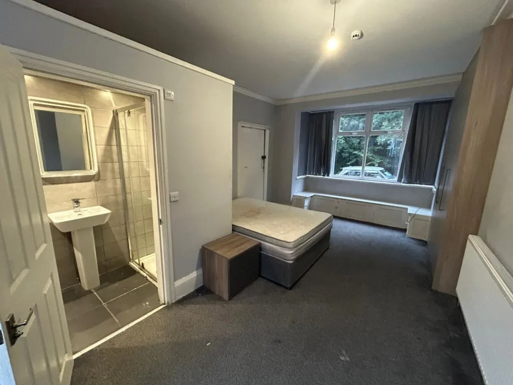 6 bedroom terraced house for rent
