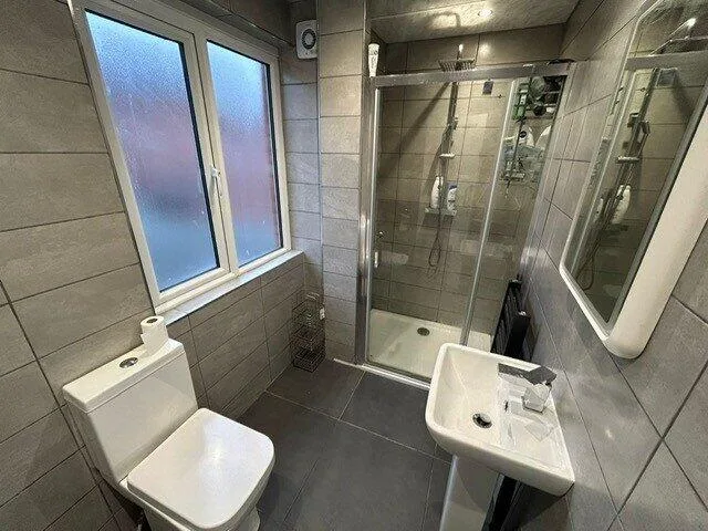 6 bedroom terraced house for rent