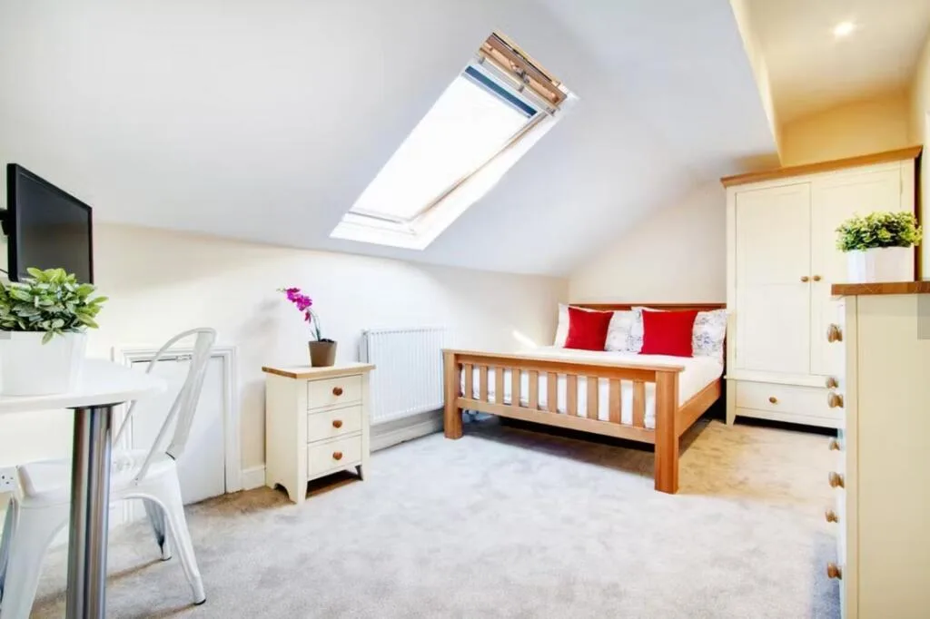 8 bedroom terraced house for rent