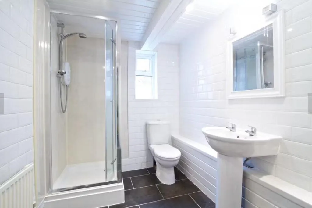 8 bedroom terraced house for rent