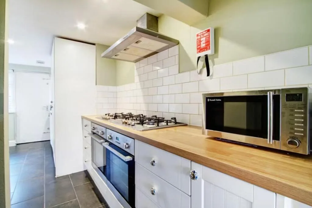 8 bedroom terraced house for rent
