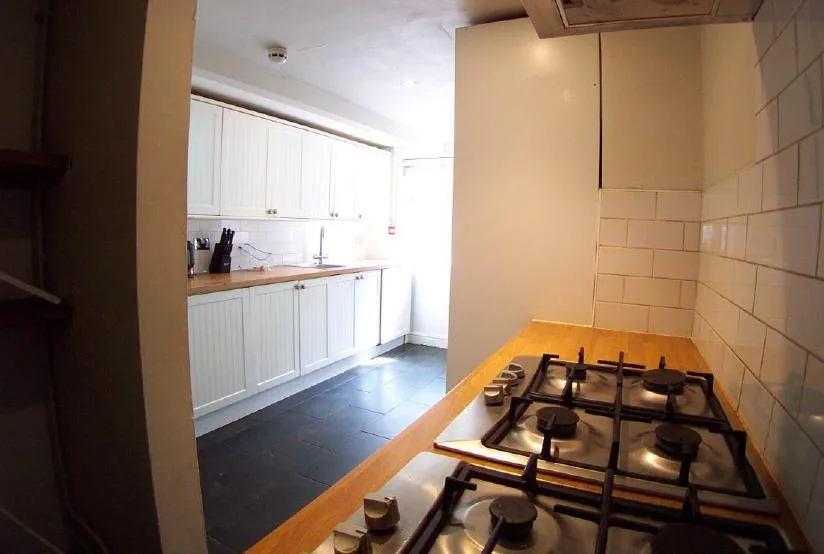 8 bedroom terraced house for rent