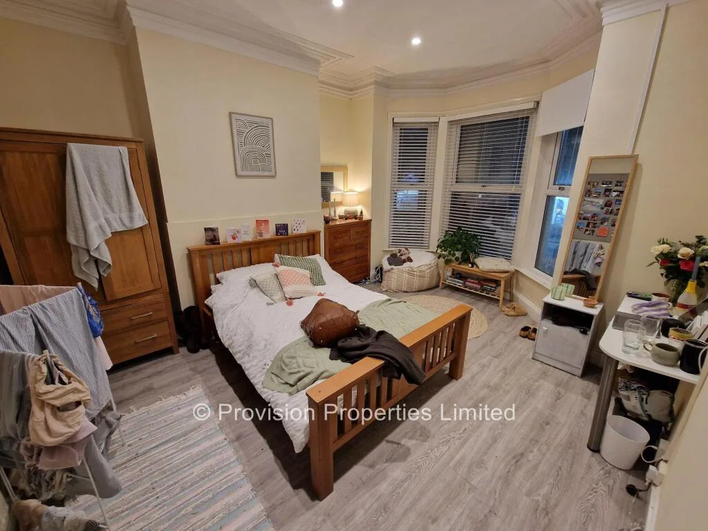 8 bedroom terraced house for rent