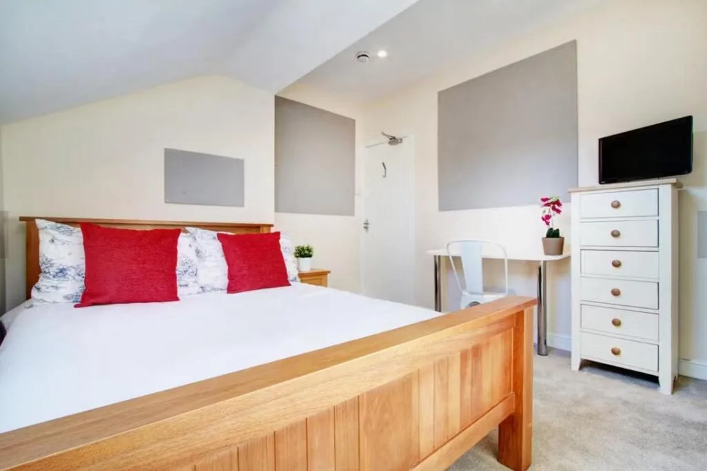 8 bedroom terraced house for rent