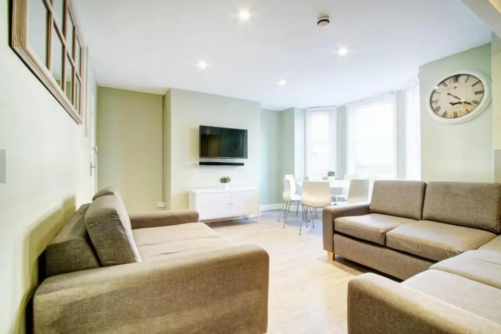 8 bedroom terraced house for rent