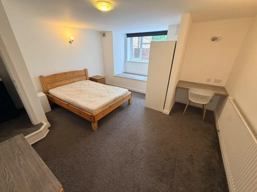 6 bedroom terraced house for rent