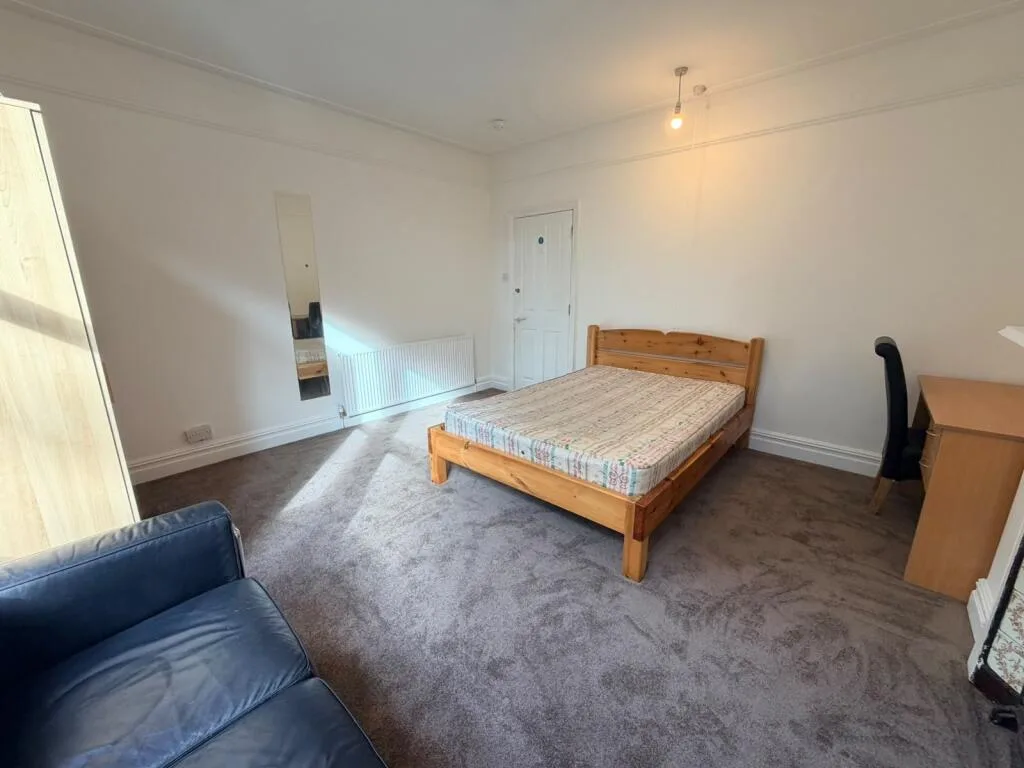6 bedroom terraced house for rent