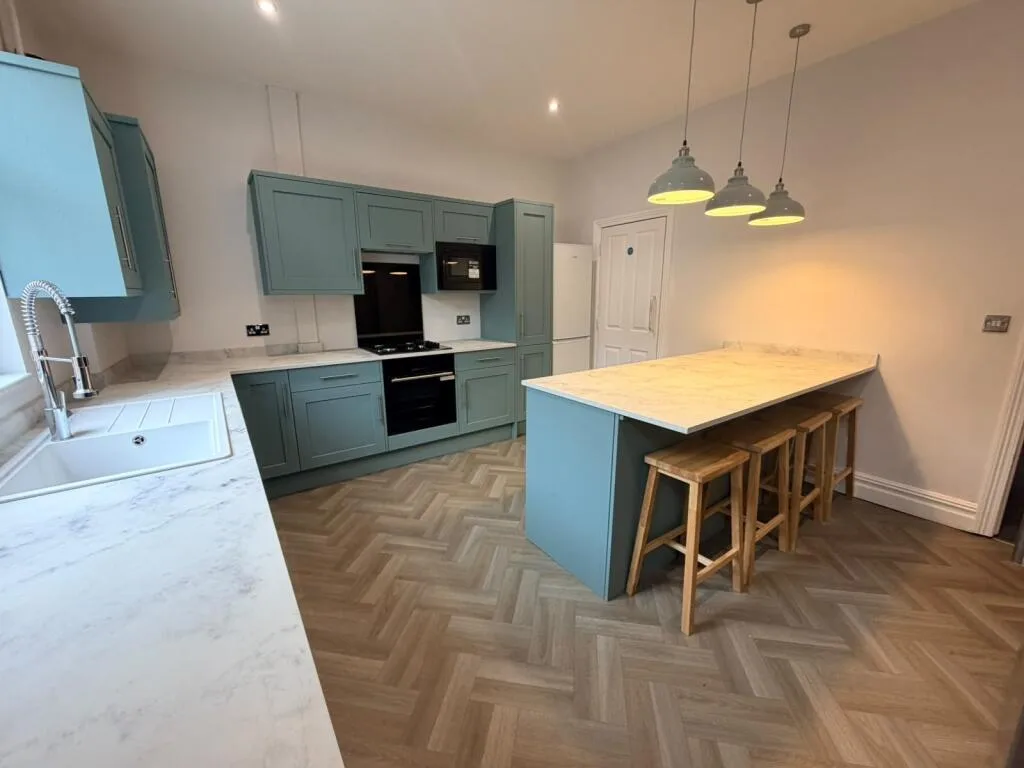 6 bedroom terraced house for rent