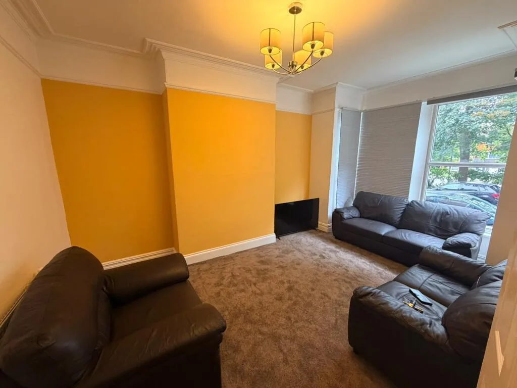 6 bedroom terraced house for rent