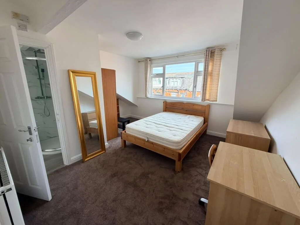 6 bedroom terraced house for rent