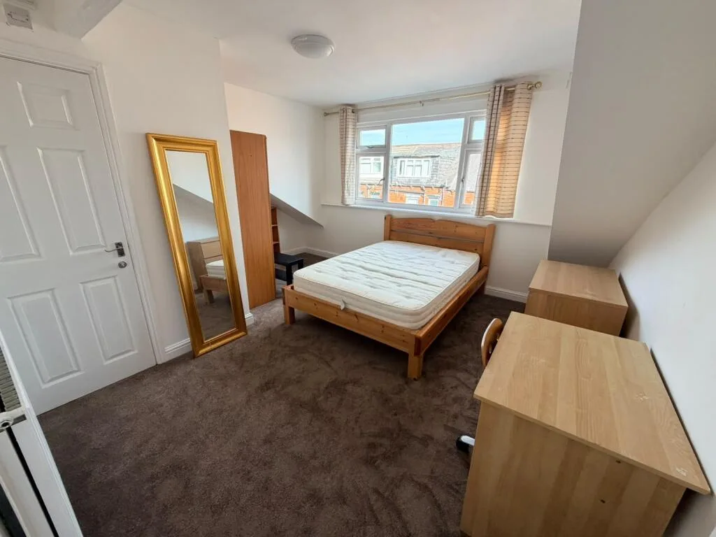 6 bedroom terraced house for rent