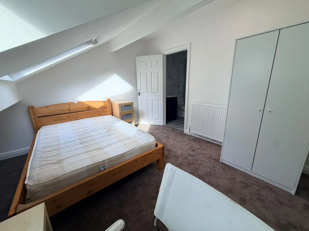 6 bedroom terraced house for rent