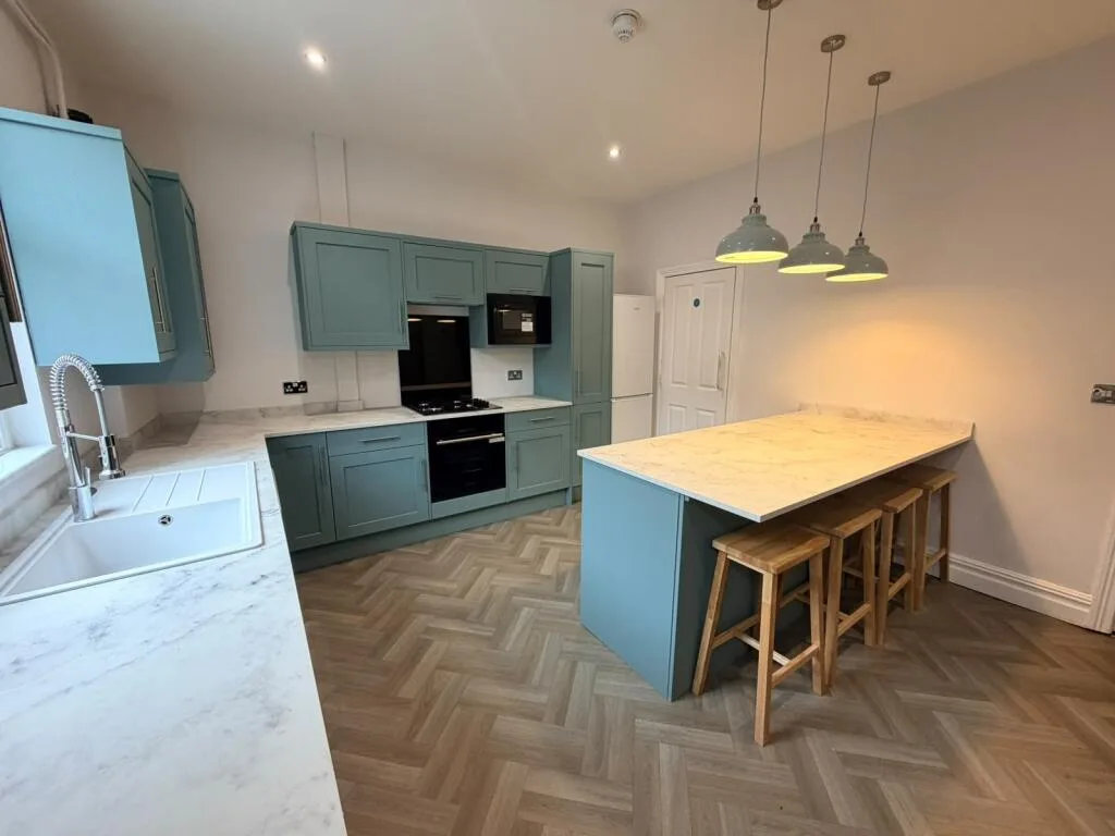 6 bedroom terraced house for rent